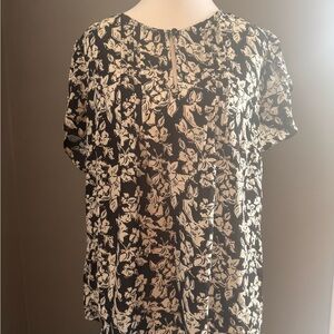 Floral Black and cream color Daniel Rainn short sleeve blouse. Size Large